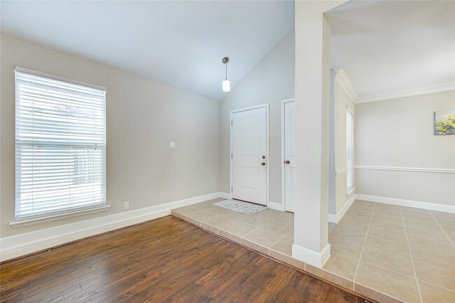 Building Photo - 2122 Highland Hills Dr