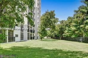Foto del edificio - 17021 N Bay Rd