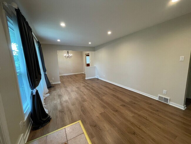 Foto del edificio - Tastefully Updated 3 Bedroom Home in McCandless!