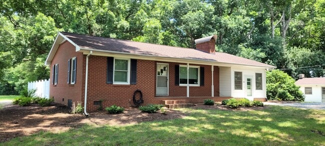 Foto del edificio - 8326 Linville Rd