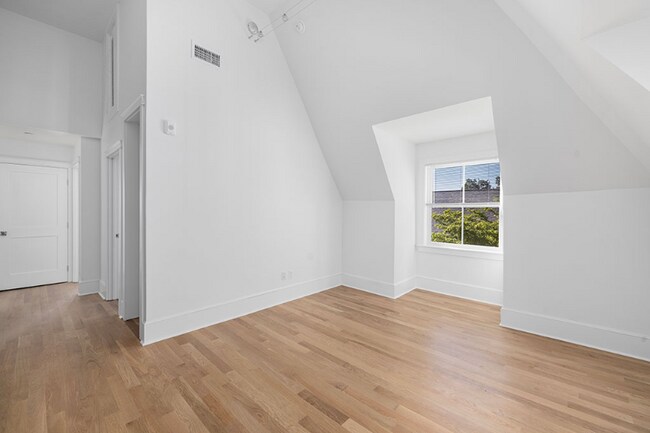 Building Photo - 293 Governor St