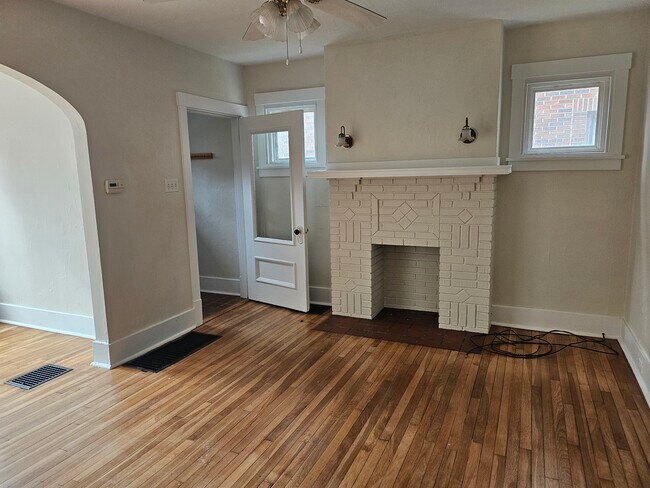 Building Photo - 725 Wisteria Ave