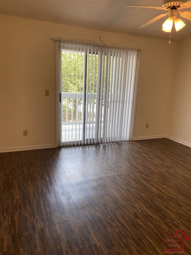 Building Photo - 430 Oriole Dr