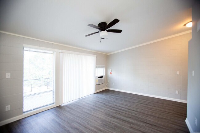 Building Photo - 4700 Lynn Ln
