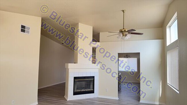 Foto del edificio - Just listed in Victorville!!!