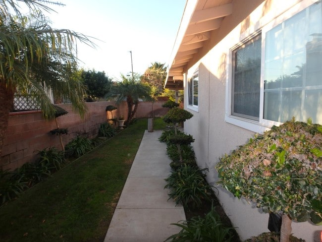 Foto del edificio - 9305 Downey Ave