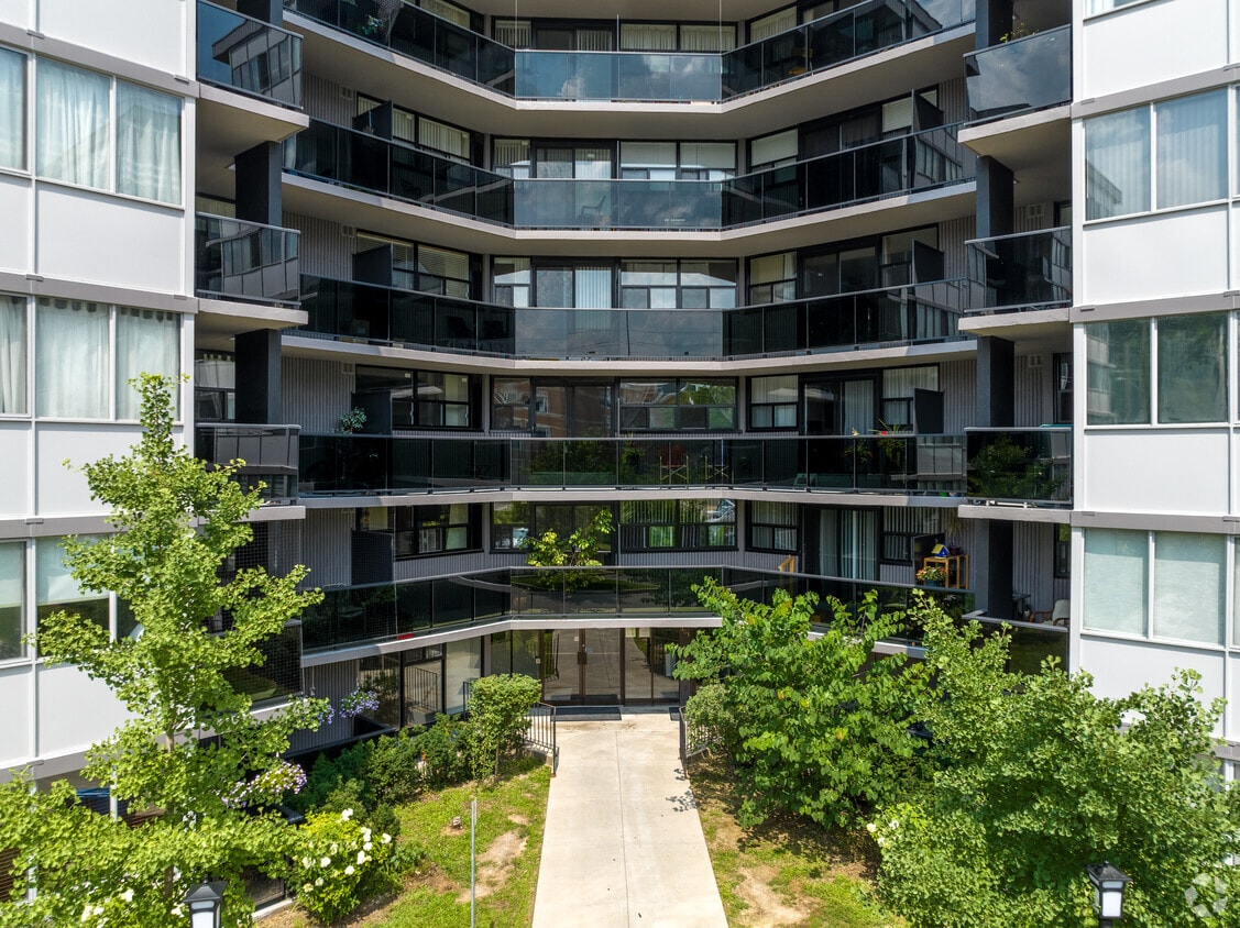 Governors Green Apartments 101 Governors Rd Dundas, ON