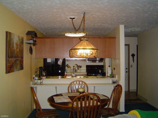Building Photo - 1457 E Pond Dr