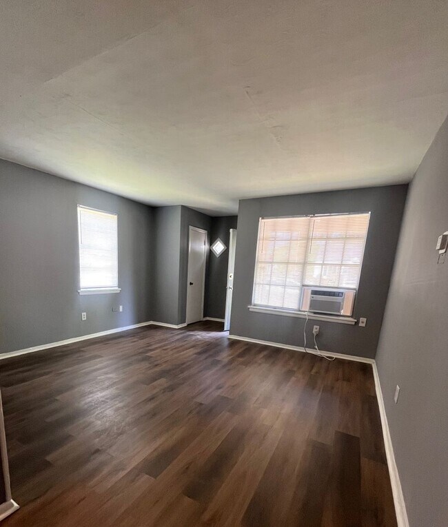 Foto del edificio - 3133-3135 Nathan Ave