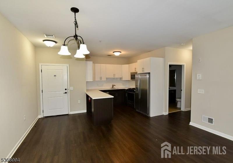 Building Photo - 475 Avenel St