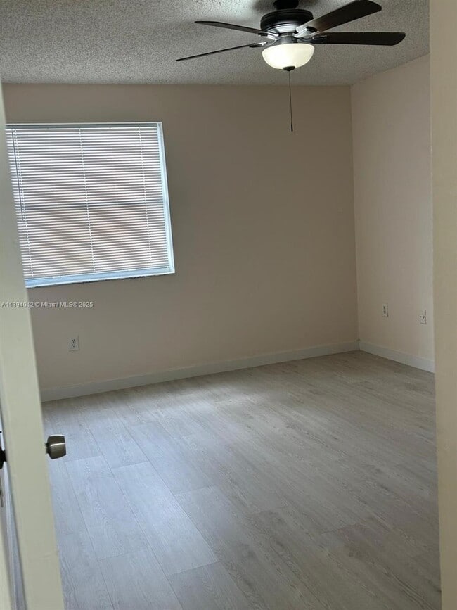 Foto del edificio - 6280 NW 186th St