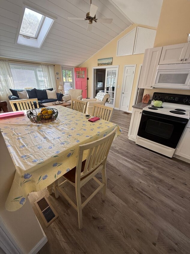 Foto principal - 2 bedroom ,1 bathroom Ranch style home in ...
