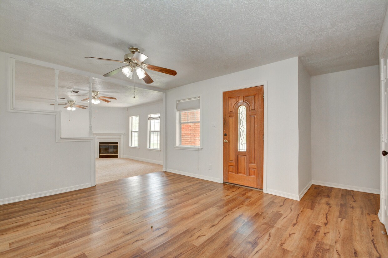 511 35th St, Nederland, TX 77627 House for Rent in Nederland, TX