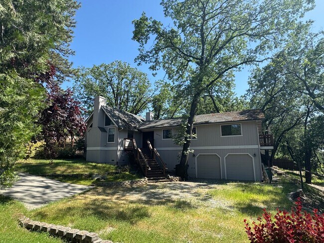 Foto del edificio - 3 Bedroom 2 Bath Home with Bonus Room larg...