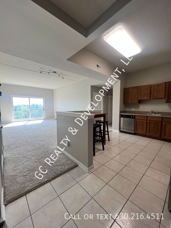 Building Photo - 125 Lakeview Dr