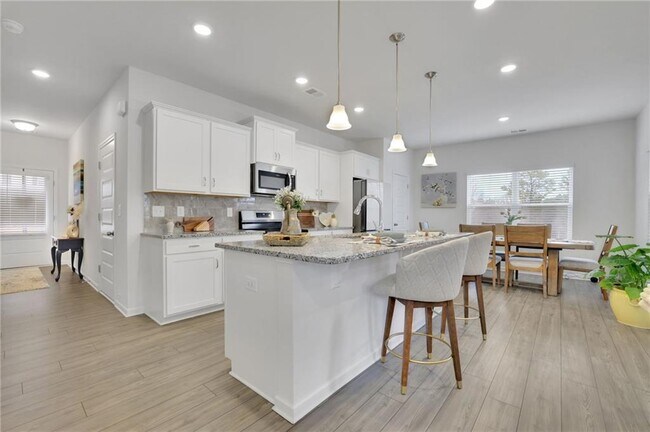 Building Photo - 803 Dundee Wy