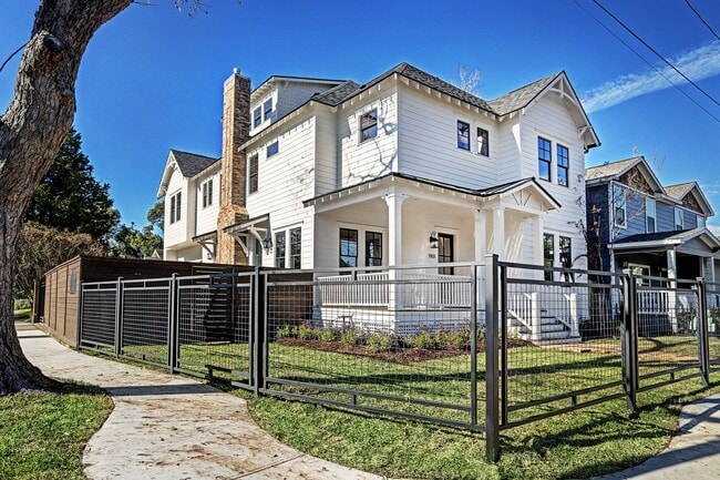 Building Photo - 1901 Bradshaw St