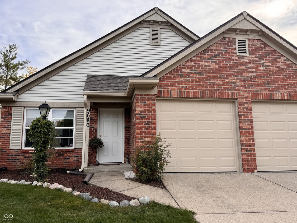 Primary Photo - 9680 River Oak Ln E