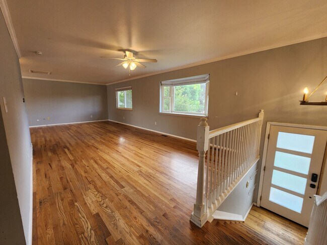 Foto del edificio - 3 Bed 2 Bath Home located Near Fort Carson!