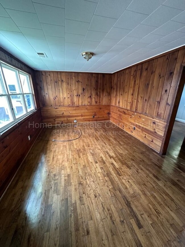 Building Photo - 1432 Douglas St