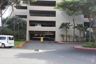 Building Photo - 3009 Ala Makahala Plz