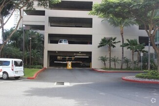 Building Photo - 3009 Ala Makahala Plz