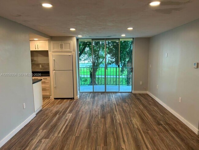 Foto del edificio - 9320 Fontainebleau Blvd