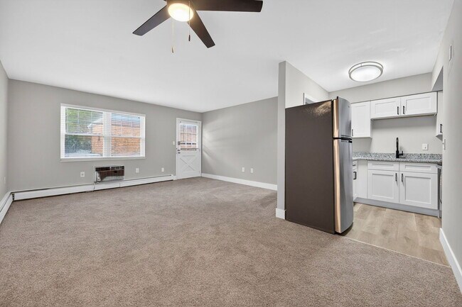 Building Photo - 6419 Montgomery Rd