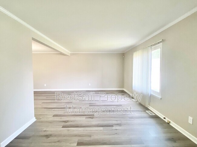 Building Photo - 13 Sandpiper Ct