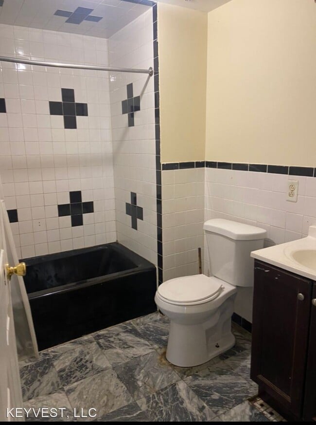 Building Photo - 2 br, 1.5 bath House - 548 South 4th St