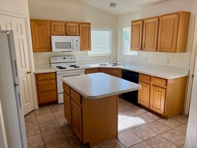 Foto del edificio - 3 Bed/ 2 Bath HOME