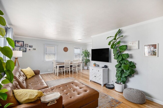 Building Photo - Charming 3Bed/1Bath Englewood Home
