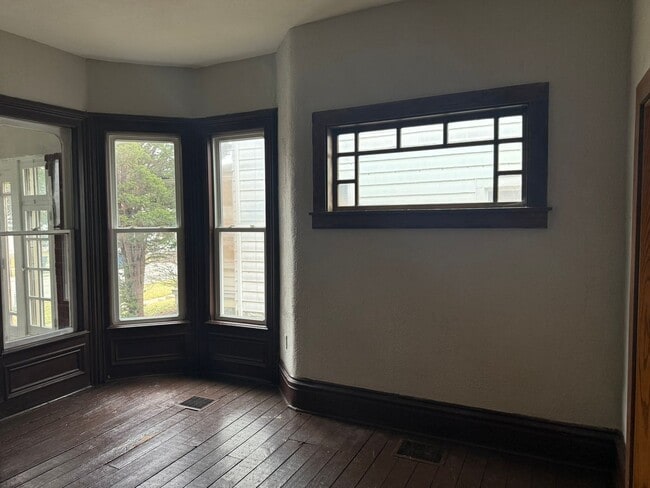 Building Photo - Rush St Townhouse