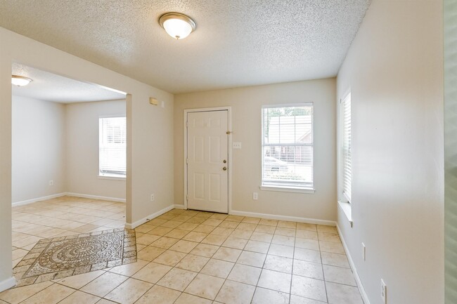 Foto del edificio - 7154 Charlton Way