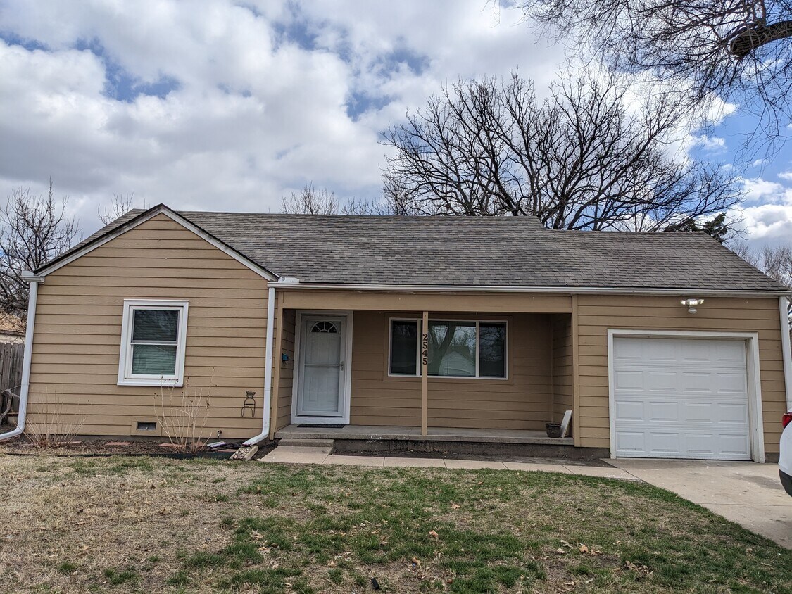 Primary Photo - 2545 E Aloma St
