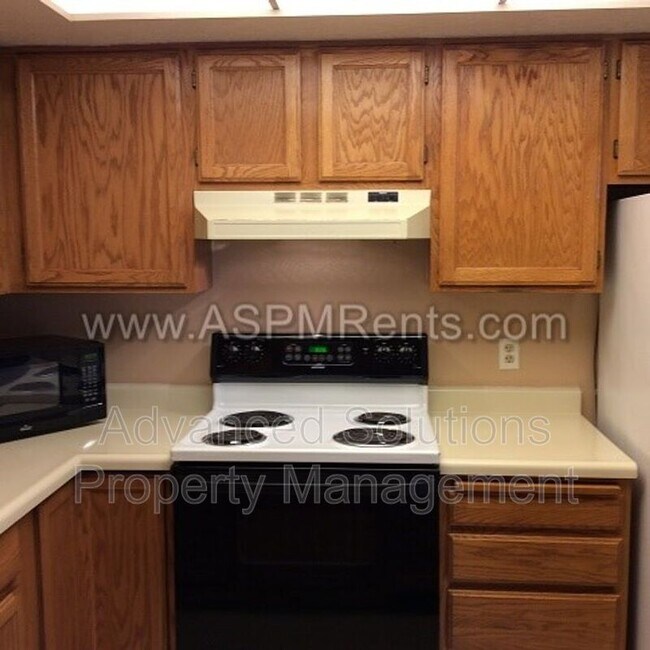 Building Photo - 816 Gatewood Dr