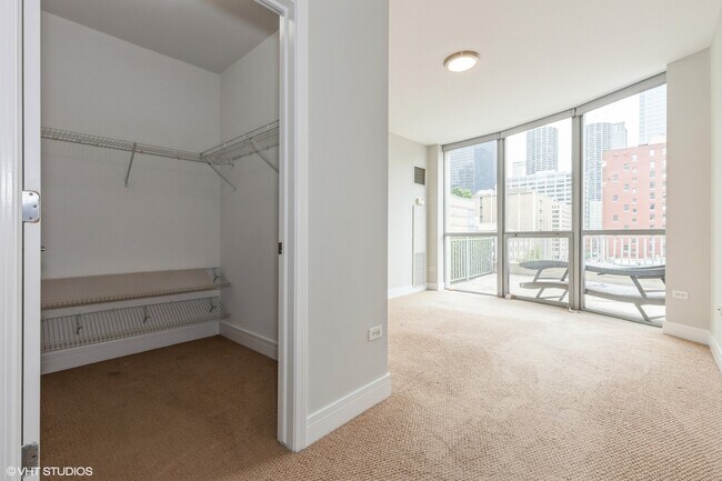 Building Photo - 600 N Dearborn St