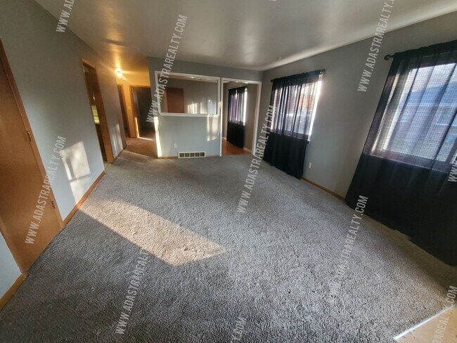 Foto del edificio - North Overland Park Duplex-Available in MAY!!