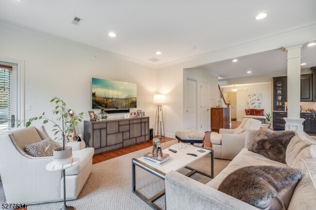 Foto del edificio - 48 Whitney Farm Pl