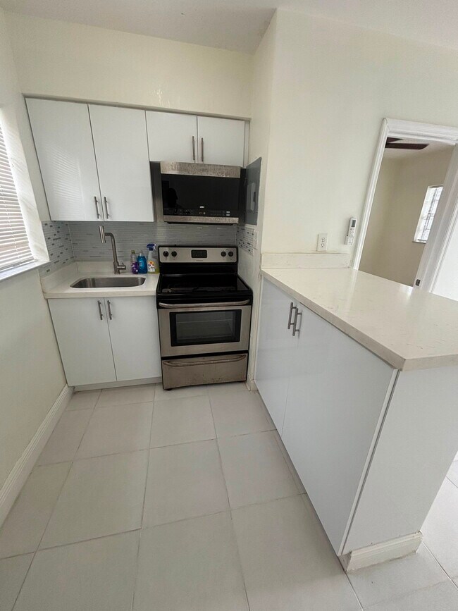 Foto del edificio - 121 SW 5th Ct