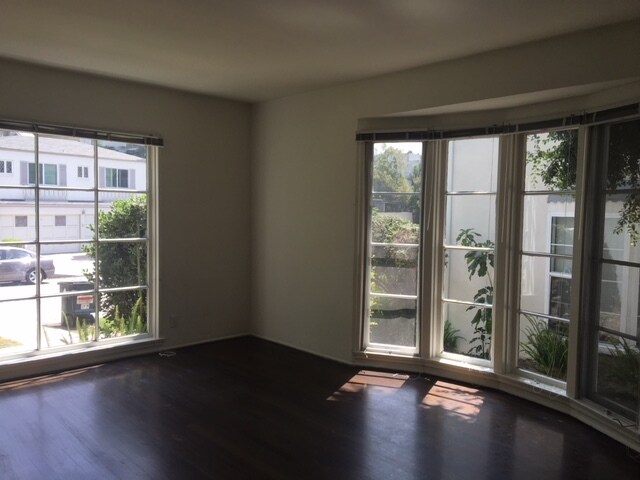 Foto principal - 609 Kelton Ave
