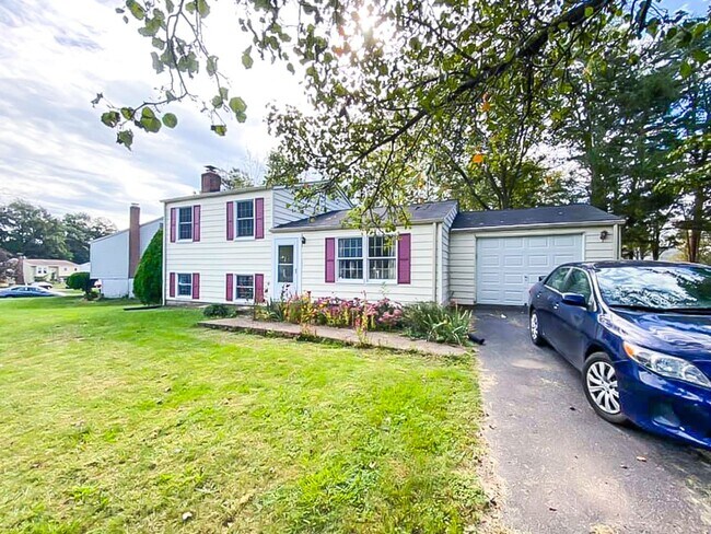 Building Photo - Beautifully Maintained 3 Bed 2 Bath Single...