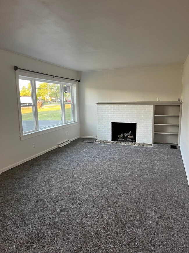Living room - 3249 W Breese Rd