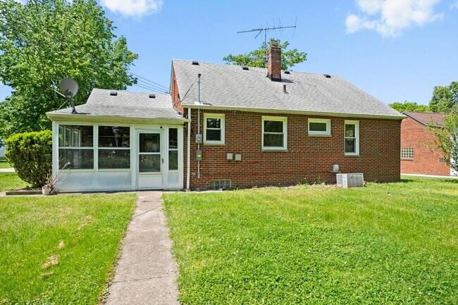 Foto del edificio - Freshly Remodeled 3-Bedroom Cape Cod in The Heart of Richmond Heights