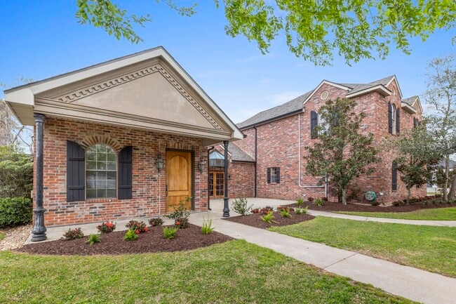 Foto del edificio - 4329 Edgewater Dr