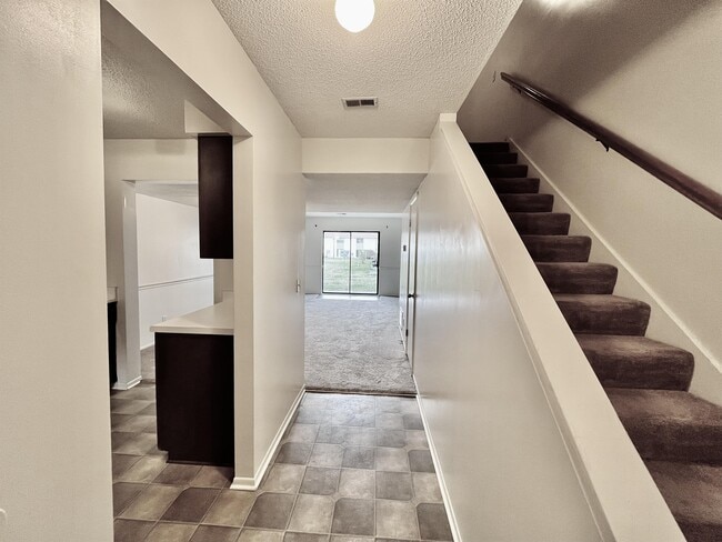 Building Photo - 901 Olmstead Dr