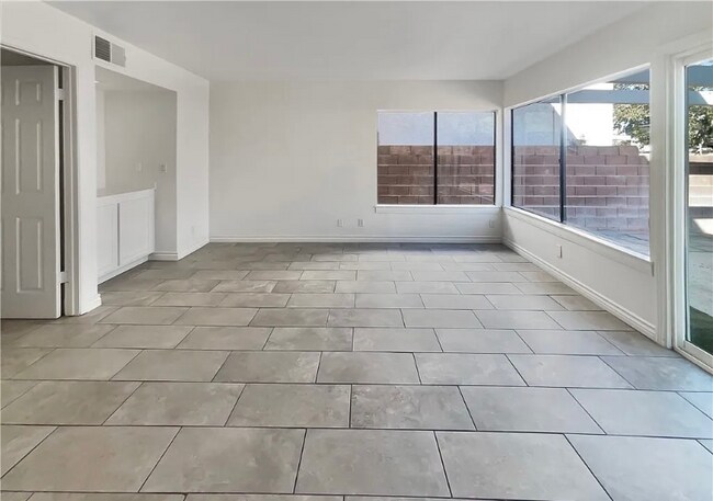 Foto del edificio - 9670 Summerville St