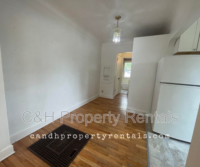 Building Photo - 1302 1st St W