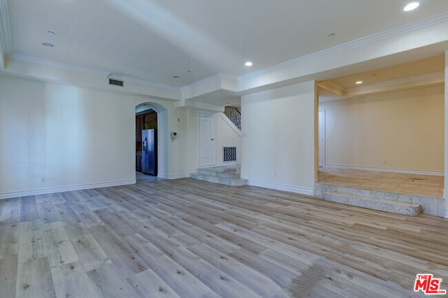 Foto del edificio - 132 Crescent Dr