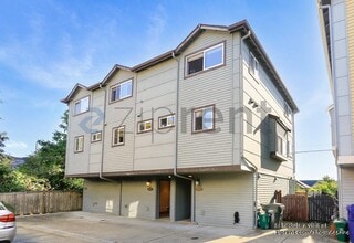 Building Photo - 6520 34th Ave SW